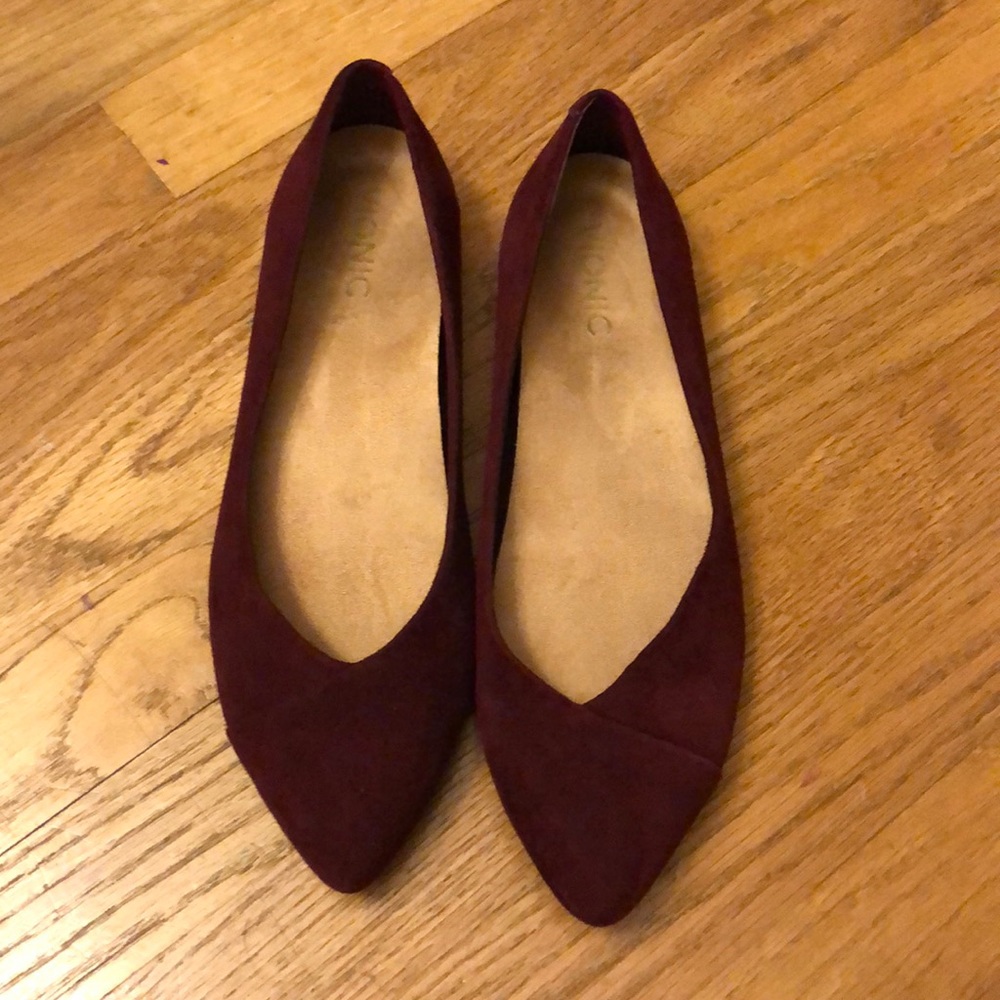 Vionic red suede flats 8